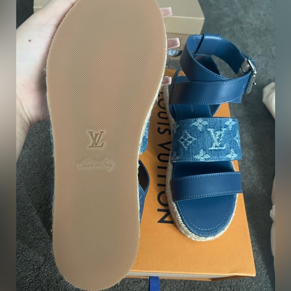 Louis Vutton flats - Picture 5 of 9